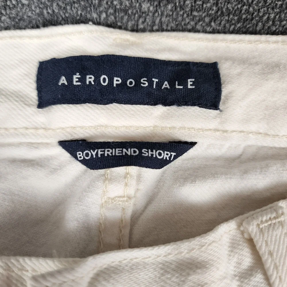Aeropostale Womens‎ White Low Rise Boyfriend Distressed Denim Shorts Size 2 NWT